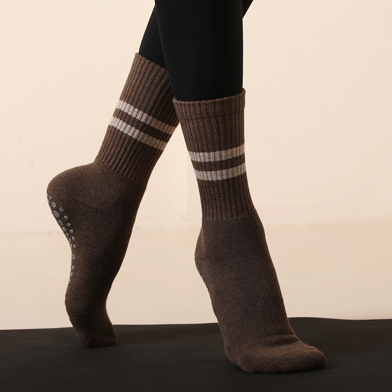 Women Grip Yoga Socks Cozy Warm Non Slip Crew Socks for Home Indoor Sports